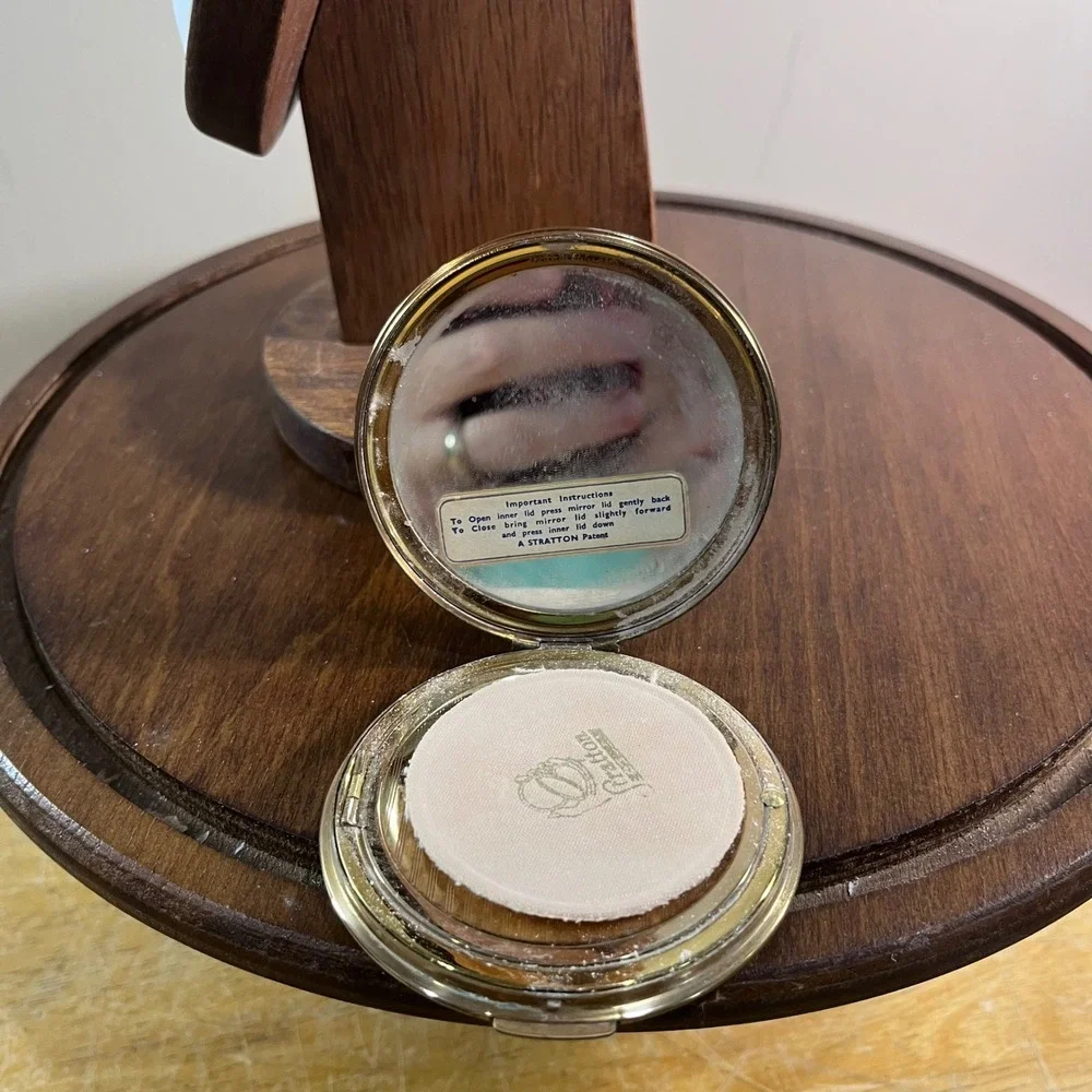 Vtg Stratton England Floral Enamel Powder Compact Teal Gold Tone Made in UK